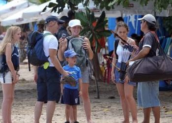 Sandiaga Uno Tetap Izinkan Wisman Ukraina dan Rusia Berkunjung ke Indonesia