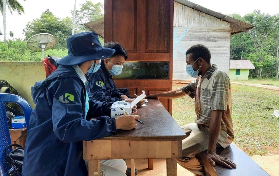 Menjalin Komunikasi Dengan Masyarakat  Di Dusun Terpencil Papua