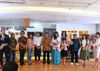 Miss Universe 2021 dan Puteri Indonesia 2022 berbagi resep masakan sehat.