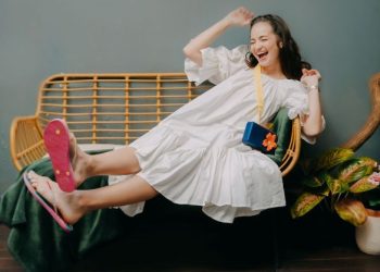 Sambut Liburan Musim Panas Bersama Havaianas, Intip Gaya OOTD Kasual Ala Enzy Storia