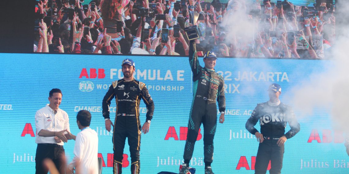 Mitch Evans Juara Jakarta E-Prix 2022