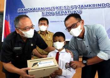 Jamkrindo Peduli Pendidikan 5. 200 Sepatuku