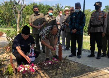 Ziarah ke Makam Buya Syafii