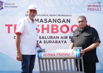 Gandeng Pemkot Surabaya, Yayasan Wings Peduli Pasang Trash Boom Di 5 Titik