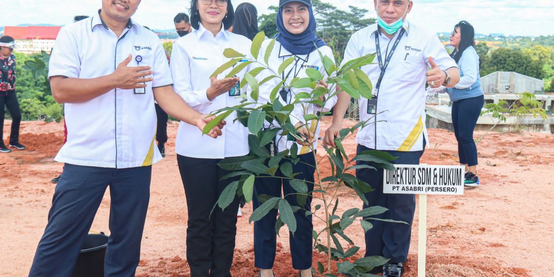 ASABRI Turut Merayakan Hari Bhayangkara ke – 76 dengan Melaksanakan Program Penanaman Pohon di Sejumlah Kesatuan Kepolisian