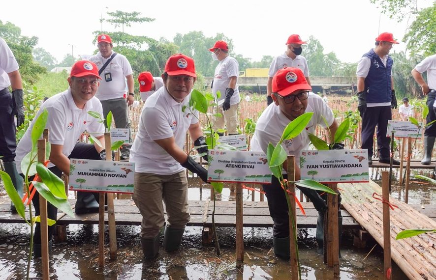 Bank DKI Tanam Bibit Mangrove