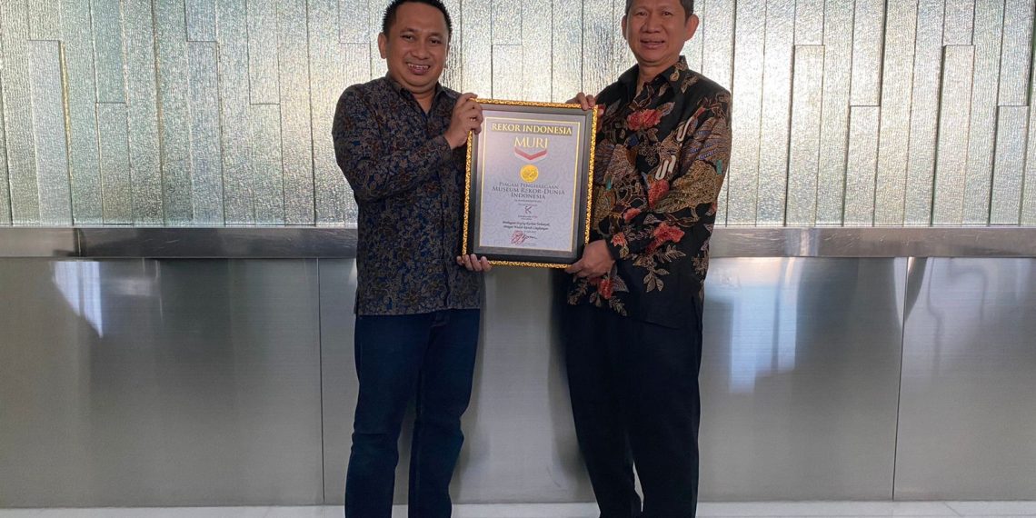 Gunakan Wadah Non Plastik Dalam Pembagian Hewan Kurban 2022, Kolaborasi KITA Raih Penghargaan MURI