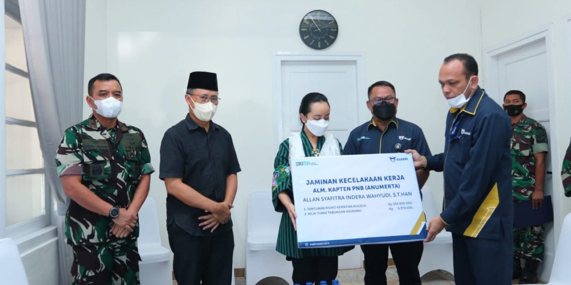 Asabri Serahkan Manfaat SRKK Kepada Ahli Waris Pilot Pesawat T-50I Golden Eagle