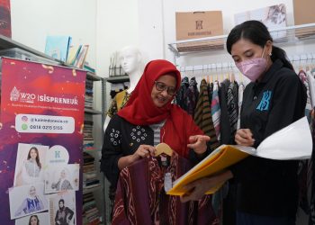 Dukung Pengembangan Pemberdayaan Perempuan CEO XL Axiata Kunjungi Workshop UMKM Perempuan