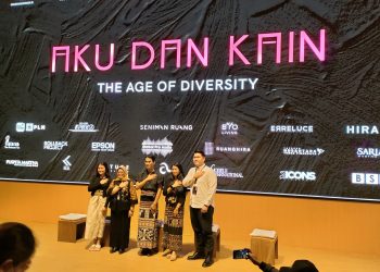 Festival “Aku dan Kain”, Oscar Lawalata Ingin Wastra Nusantara Jadi Identitas Fashion