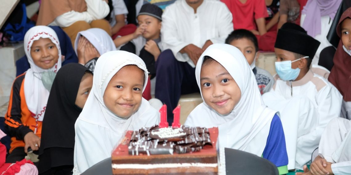 Semarak Suasana Berkat Selembar Foto Instan