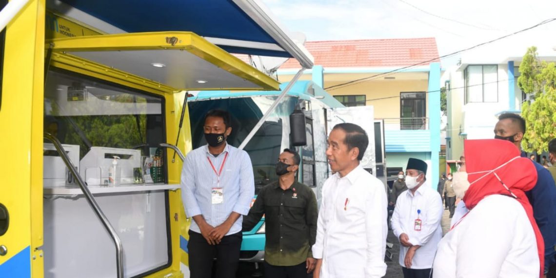 Presiden Jokowi Tinjau Layanan BTN dalam Penyaluran BSU