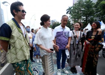 Sambut HUT-24, Bank Mandiri Ramaikan Fesyen Show Batik
