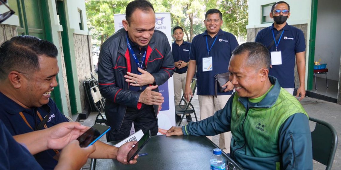 Autentikasi Digital ASABRI Kepada Wisudawan Purnawira Perwira Tinggi TNI AD