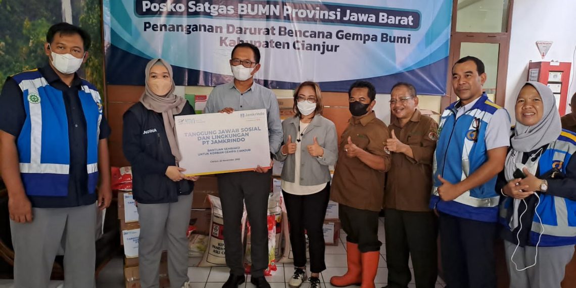 Jamkrindo Salurkan Bantuan Tanggap Darurat Gempa di Cianjur dan Sukabumi