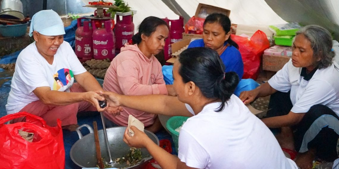 Pertamina Salurkan 100 LPG Bright Gas untuk Dapur Umum Pengungsi Cianjur