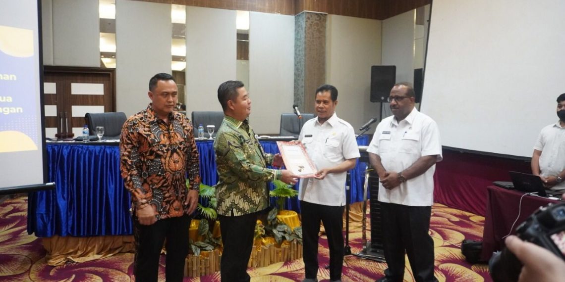 Kemendagri Serahkan Hasil Asistensi Dokumen RKPD 2023 3 DOB Papua