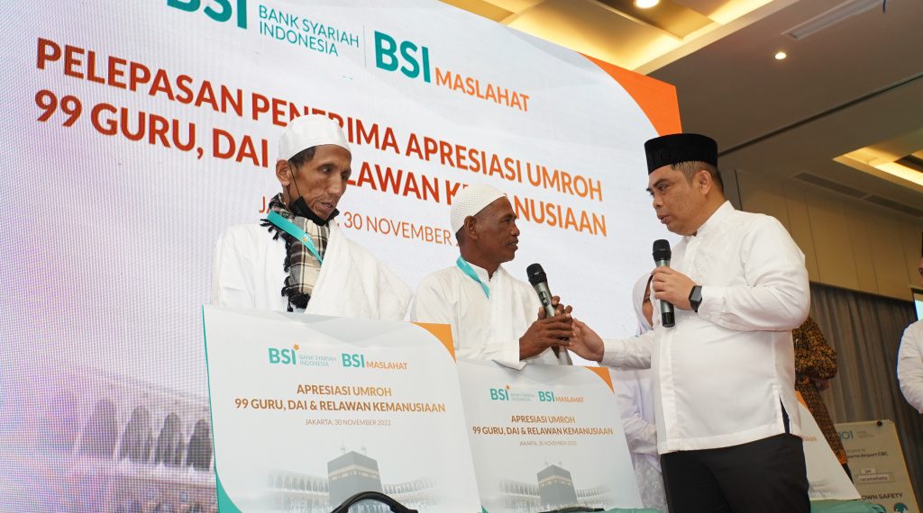 BSI Berangkatkan Umroh 120 Guru, Da’i, Relawan dan Tenaga Medis