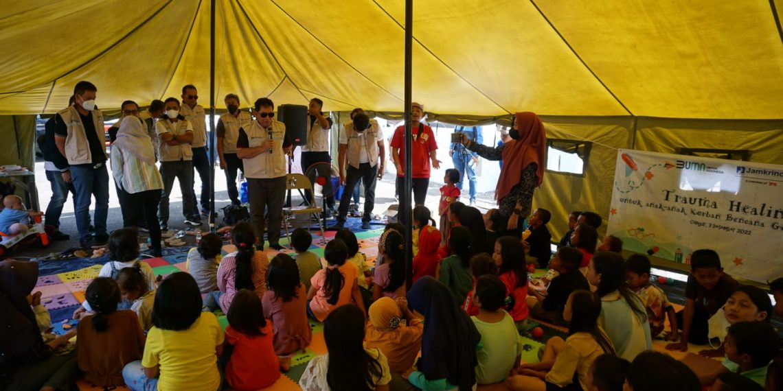 Jamkrindo Kembali Salurkan Bantuan Sembako, Sarana Prasarana, dan Layanan Trauma Healing Di Cianjur