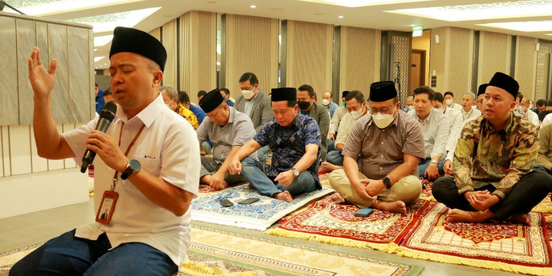 Pegawai BSI Sujud Syukur Serentak