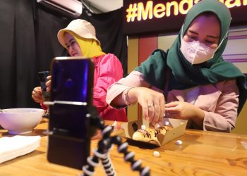 Perjalanan Helo di Indonesia