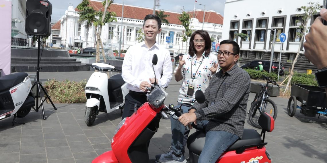 Bank Mandiri Tambah Kendaraan Operasional Listrik