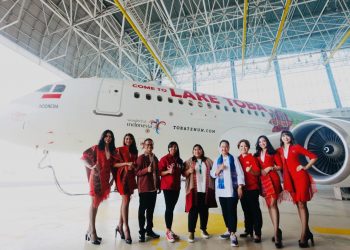 Indonesia AirAsia Bersama Tobatenun, BPODT, dan InJourney Dukung Pariwisata Nasional Melalui Livery Pesawat Bertema Danau Toba