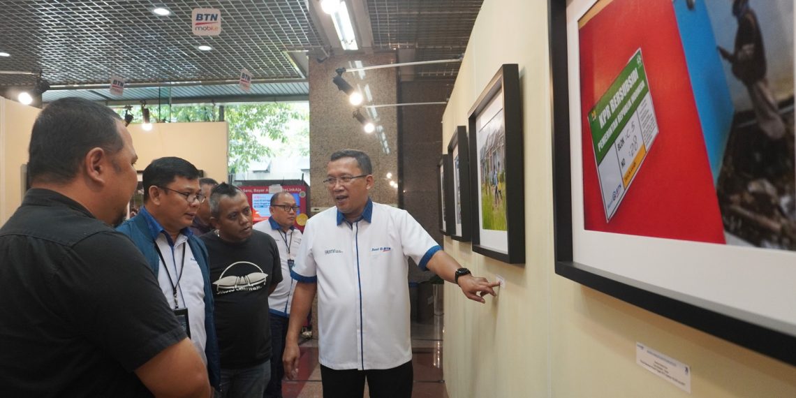 Kunjungi Pameran Foto Anugerah Jurnalistik Bank BTN