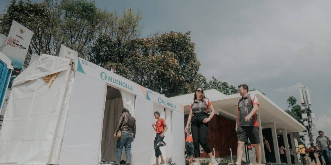 Sukseskan F1 Powerboat Danau Toba, BSI Beri Bantuan Mushola Portable