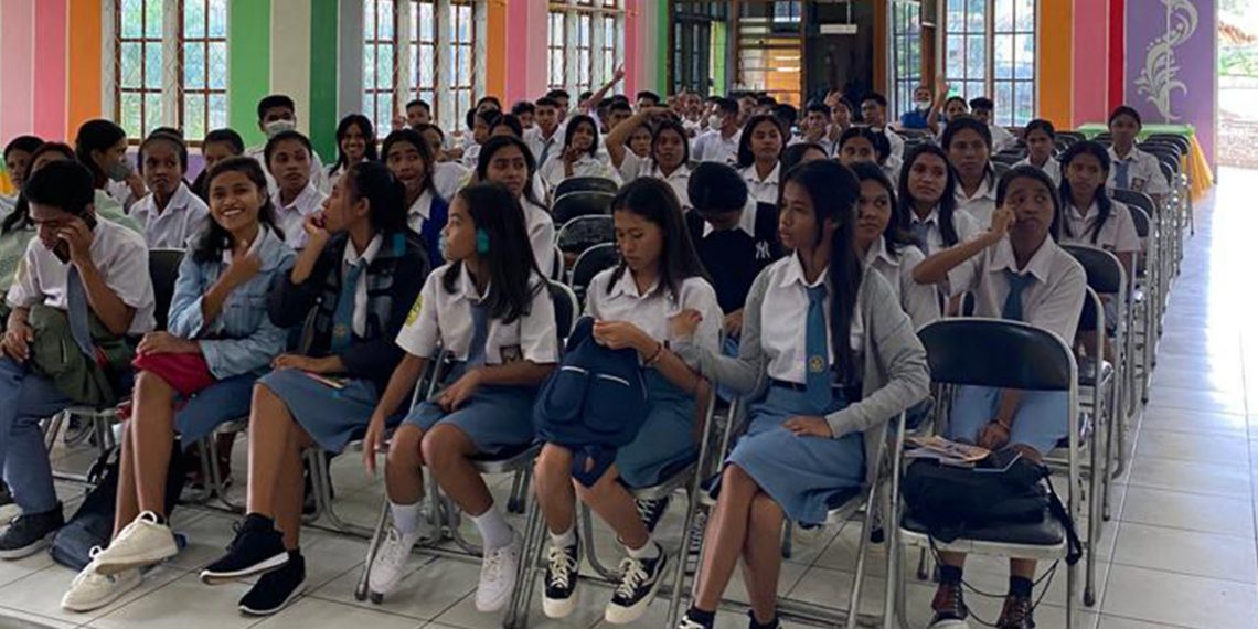 UNIKA Atma Jaya Beri Beasiswa untuk Remaja Flores Timur
