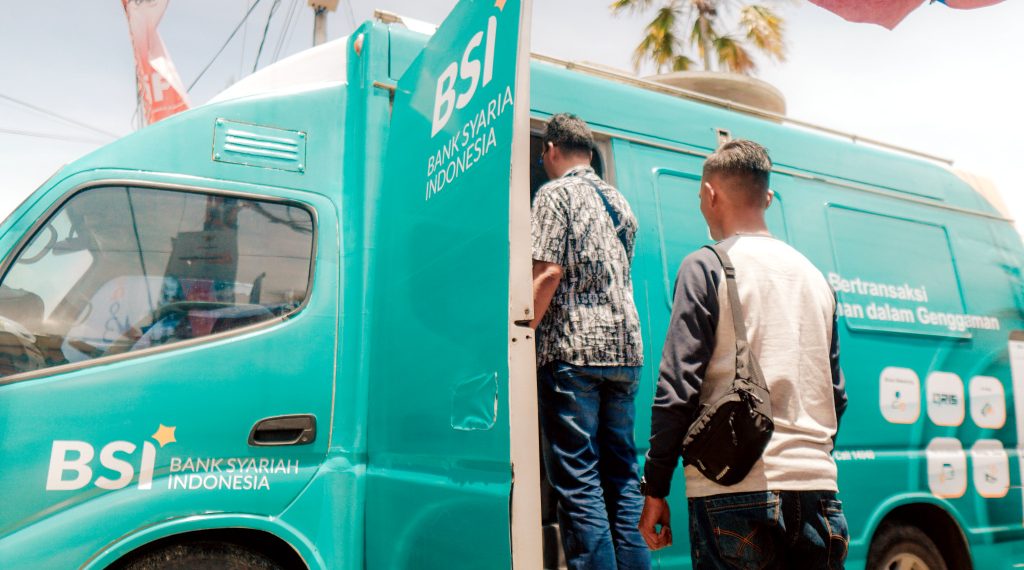 Layanan Mobil ATM BSI di Ajang F1 Power Boat Danau Toba