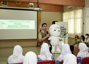 Uni-Charm Indonesia Tbk Pertama Kalinya Mengadakan Edukasi Pemilahan Sampah untuk Siswa SMA Bekerjasama dengan Japan Foundation Berkontribusi pada Pengurangan Sampah
