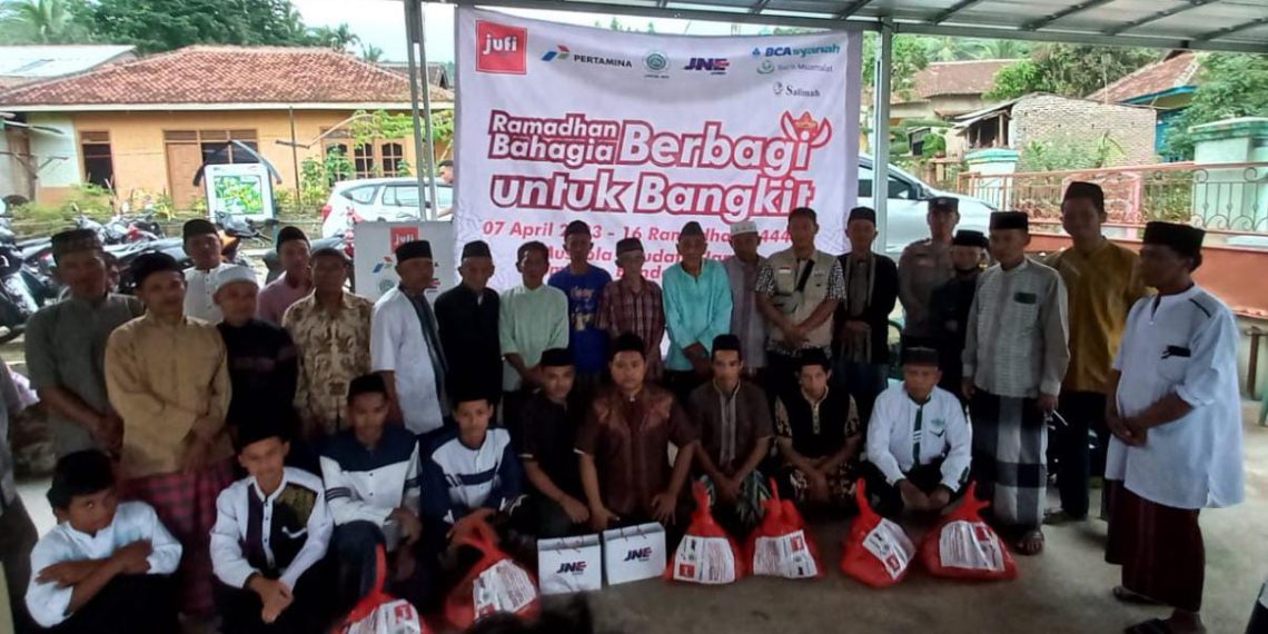 Jufi Salurkan Paket 145 Pangan Ramadhan di Kemiling Bandar Lampung
