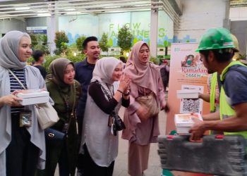 BSI Maslahat Menebar Kebaikan Ramadan Melalui Paket Berbuka di Stasiun Sudirman