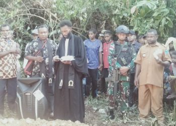 Turut Berduka, Satgas Yonif 721/Mks Bantu Seluruh Proses Pemakaman Ondoafi