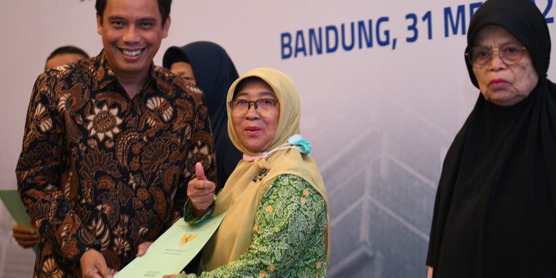 Masyarakat Terima Sertifikat, Ini Bukti Komitmen BTN