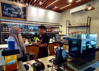 Berlaris Kopi dan Resto, Resto Keluarga yang Asri