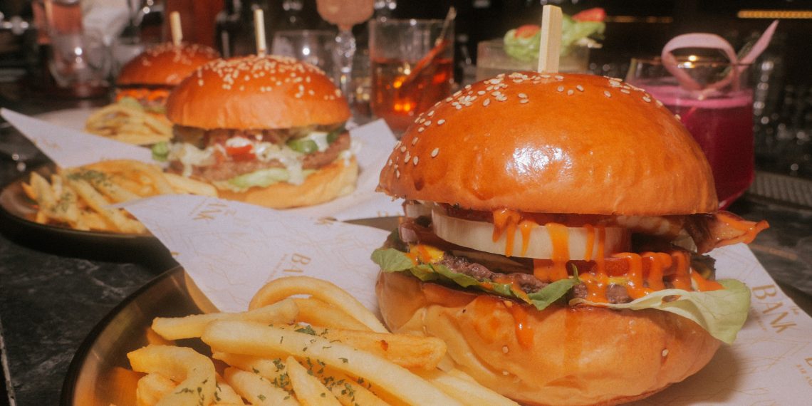 The Bank Bar & Burgers Buka di Kuningan City, Andalkan Menu Burger Unik dan Cocktail