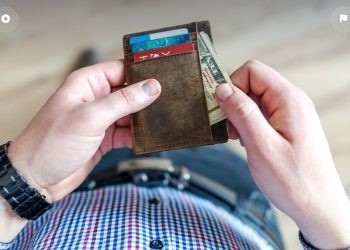 Trik Agar Tidak Terjerat Lilitan Utang Online