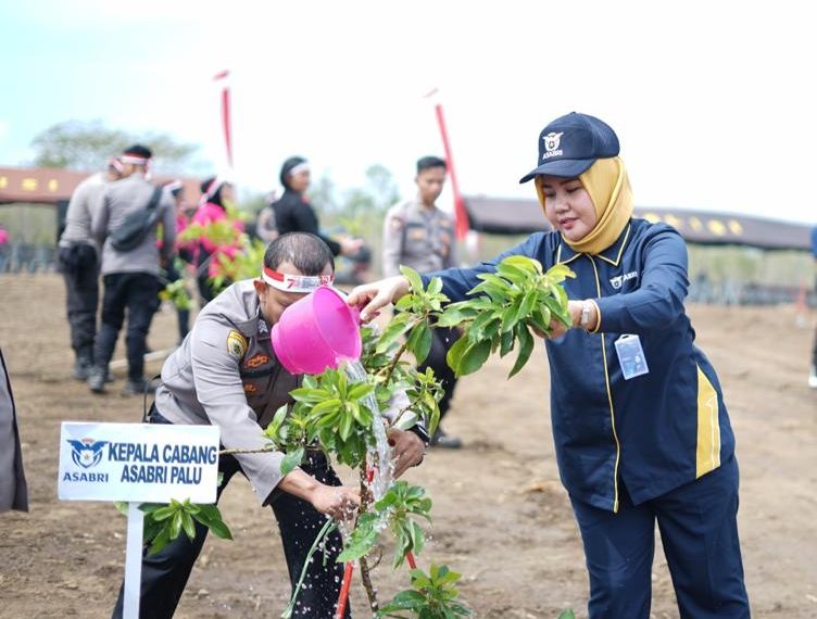 Dalam Rangka HUT Ke-52, ASABRI menyelenggarakan Program Green Movement dengan menyerahkan 1000 bibit Pohon ke Polda Kalteng dan Polda Sulteng