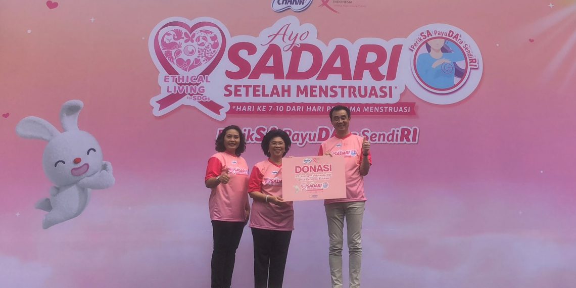 Pertama Kalinya Charm Bersama YKPI Mengadakan Ayo SADARI Setelah Menstruasi Fun Walk Dengan 100 Survivor Kanker Payudara