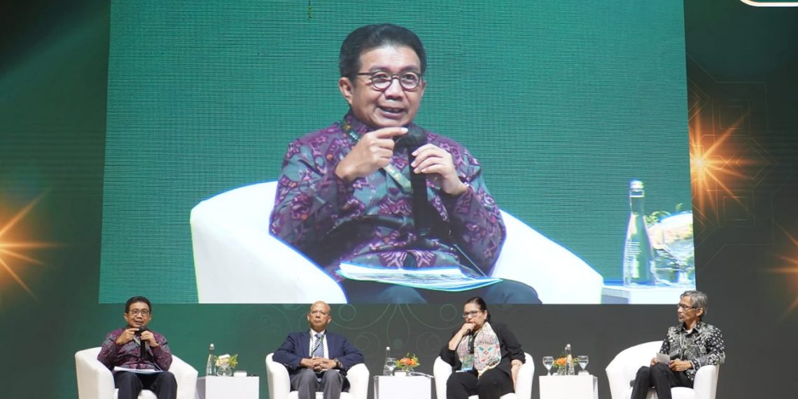 Hadapi Tantangan Era Digital, Komut BSI: Industri Keuangan Syariah Perlu Konsolidasi