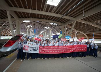 Kelas Kesejahteraan Masyarakat Kereta Api WHOOSH Memasuki Sekolah dan Menerangi Mimpi Teknologi Generasi Muda