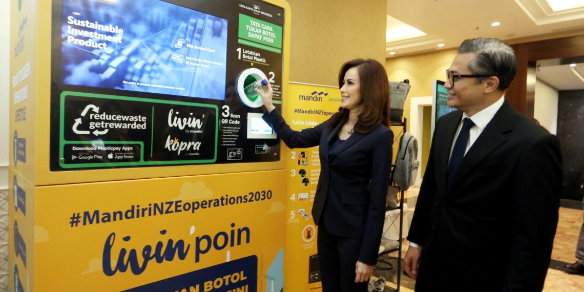 Implementasikan ESG, Bank Mandiri Pasang Empat Unit Mesin Daur Ulang Sampah Botol Plastik