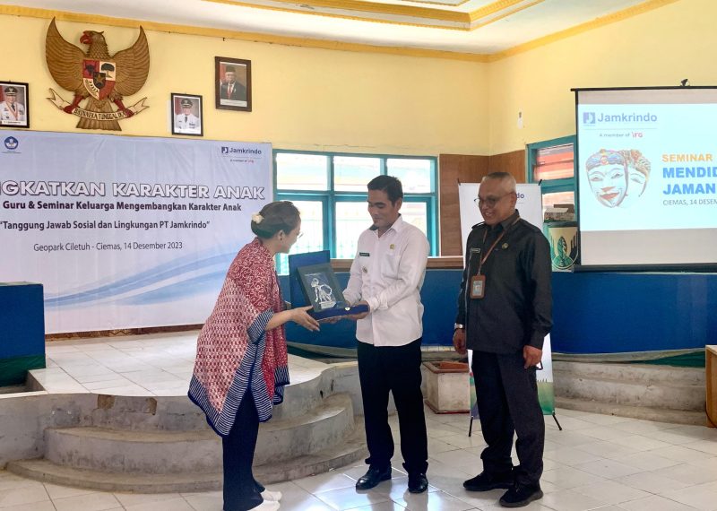Peduli Pengembangan Karakter Anak di Geopark Ciletuh, Jamkrindo Gelar Pelatihan Guru dan Seminar Parenting