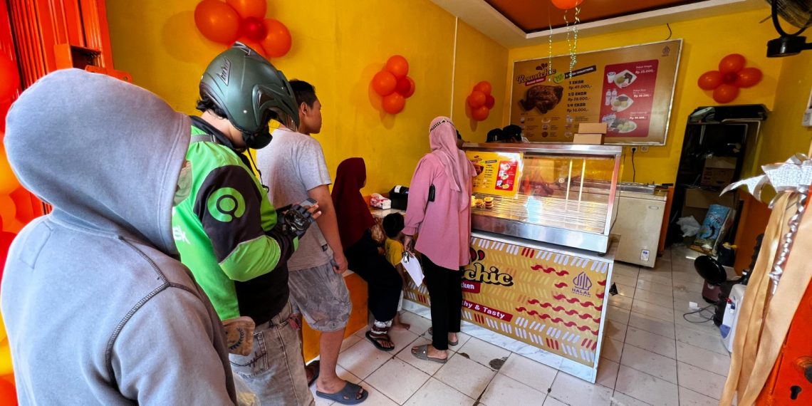 ROSCIK Ayam Guling Rotisserie Resmikan Outlet Pertama di Bekasi