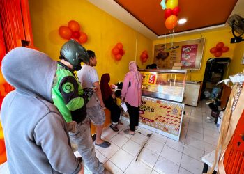 ROSCIK Ayam Guling Rotisserie Resmikan Outlet Pertama di Bekasi