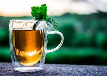 Jangan Makan Makanan ini Saat Minum Teh, Salah Satunya Kacang