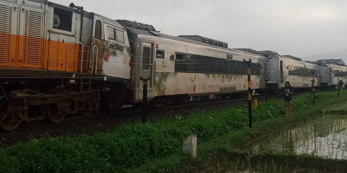 Saksi Mata Ungkap Ada Korban Tewas, Tabrakan KA Turangga dengan KA Lokal Bandung di Cicalengka