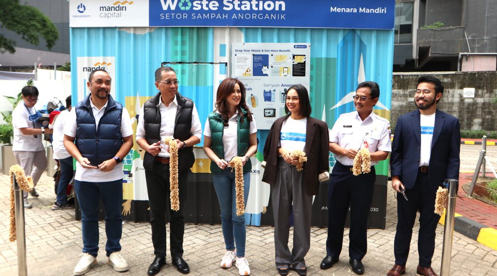Bank Mandiri Resmikan MCI Waste Station